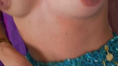 Boom mature MILF holds her skinny ass in the air