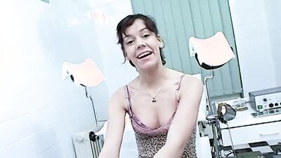 Black-haired Girl Shows Hot Solo at the Doctor's