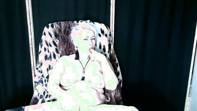 A day in the life of a mature webcam slut beauty .!. ))