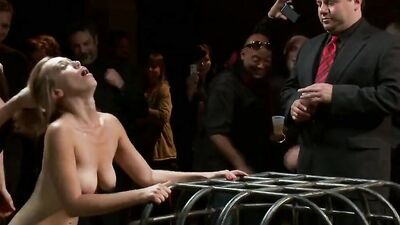 Muscular Milf Audrey Rose gets her feet filled with a hungry crowd while being locked in a cage
