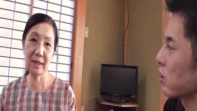 Watch this granny aunt with a broken heart get off by getting creampied in the countryside
