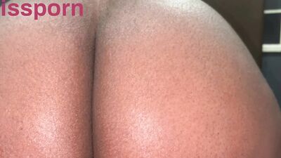 Watch this mature ebony babe twerk & suck a BBC in HD POV action