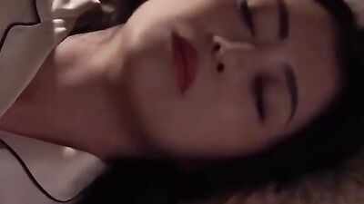 Makih, the hot MILF, lends a hand to a mature Asian babe in hot sex tape!
