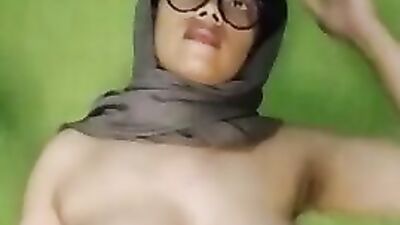 Bokep Kacamata & Vc Sama Pacar Sange Part 5: Hardcore MILF action!