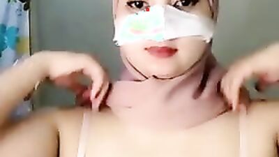 Mature Hijab Coklat Kiki Ukhti Colmek Desahannya Nikmat squirts while getting her big ass toy