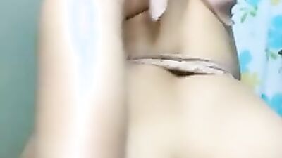 Mature Hijab Coklat Kiki Ukhti Colmek Desahannya Nikmat squirts while getting her big ass toy