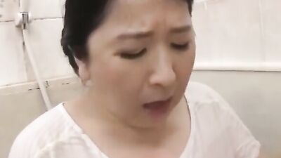 Mature Japanese babe gets down and dirty in steamy amateur porn