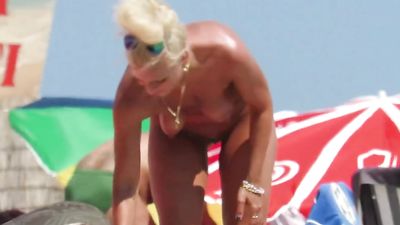 Nude Beach Voyeur Amateur - Close-Up Pussy MIlf