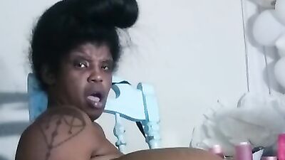 Hot Chocolate Milf Mommy Mom Kitty-Kash wants you to fuck her funky phat az