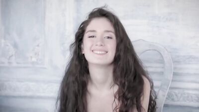 PRETTY TEEN SHOWING HER BODY 2 ANAL