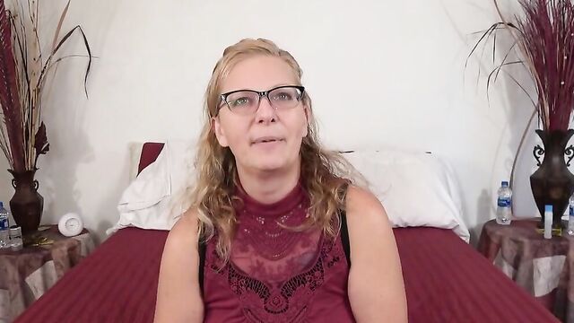 Nerdy blonde mom is doing her first casting couch interview