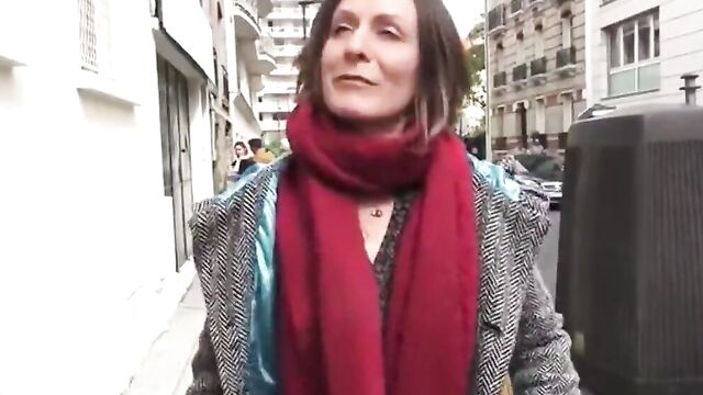 MILF agrees to have anal sex with a stranger for some cash