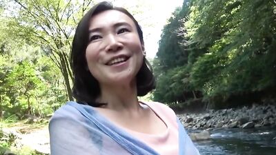 Japanese mom Jukujo goes down on neighbor to suck his dick
