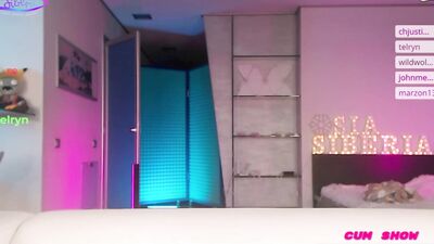 Sia Siberia stretches her delicious pussy with a thick dildo