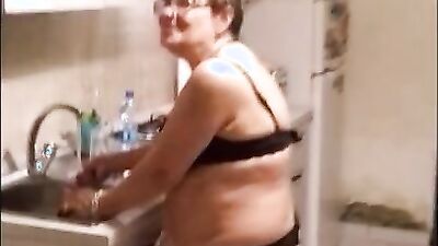 Chubby mature woman in sexy lingerie gets fucked in homemade video