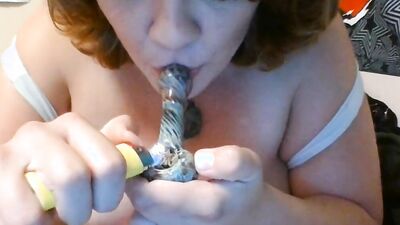 I GOT SO HIGH I FUCKED MYSELF WITH THE PIPE! - Smoking Sesh With THICC Bae