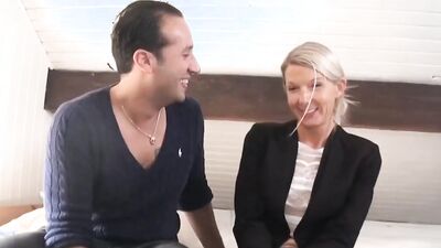 French MILF Jenny agrees to fuck on the camera for some money