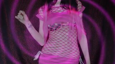 Astonishing cougar talks dirty in this hypnotic JOI solo video
