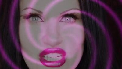 Astonishing cougar talks dirty in this hypnotic JOI solo video