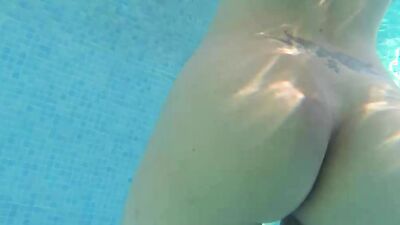 Slutty blonde is sucking a cock while rubbing cunt in the pool