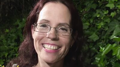 Nerdy cougar grabs that big black cock and sucks it nicely