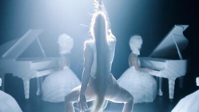 Jennifer Lopez dancers half naked in this sexy music video