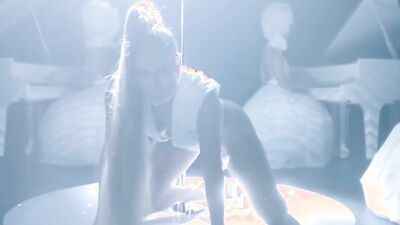 Jennifer Lopez dancers half naked in this sexy music video