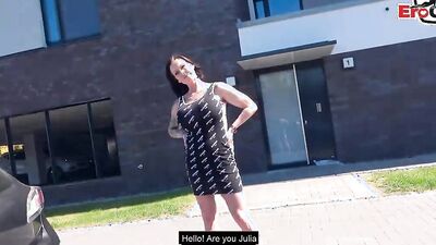 Chubby MILF is filmed while sucking a cock in the open air