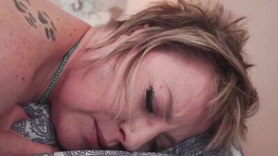 Curvy mature woman sucks a BBC and takes it up the asshole