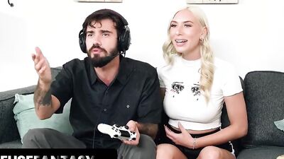 Bearded lad fucks that juicy inked blonde on the couch