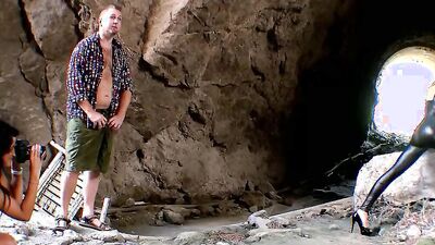 Naughty cougar Bianca Resa is being ass-fucked in the open air