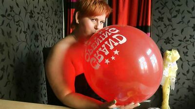 Chubby mature woman is blowing balloons for her kinky fans