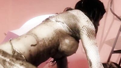 Messy brunette chick gets her pussy stretched with a thick dick