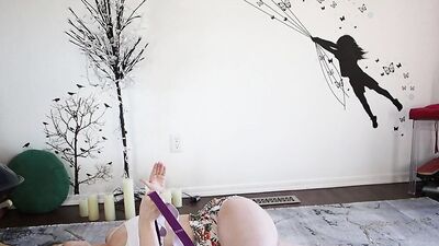 Aurora Willows workings out in shorts - sciatica nerve cure