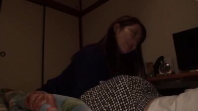 Amateur Housewife Goes for a 1 Night Stand at a Normal College Guy's Place with Just 1 Condom