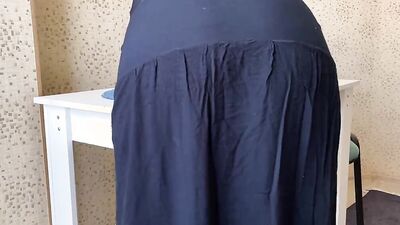 Round ass mature gets her fuck hole stretched from behind