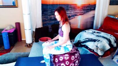 Amateur flexy babe is doing some yoga in front of the cam