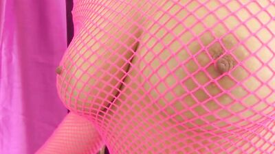 Perverted Kelly Cummins is playing with her twat in front of the cam