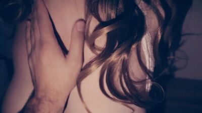 Close-up amateur footage of a babe getting her puss nailed