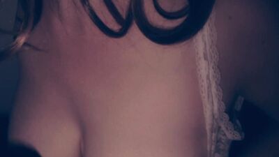 Close-up amateur footage of a babe getting her puss nailed