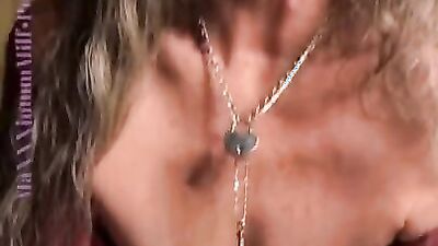 Amateur mature is sucking dude's cock in this close-up footage