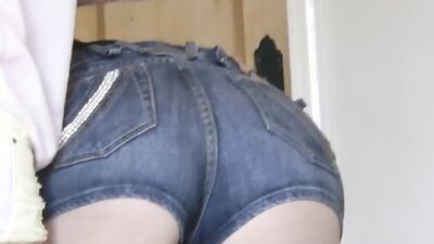 Two amateur chicks are having dun in homemade lesbian action