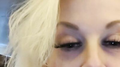 Close-up video of horny stepmom giving some nice bj