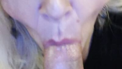 Close-up video of horny stepmom giving some nice bj