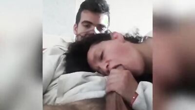 Guy gets a lesson in how a good blowjob is