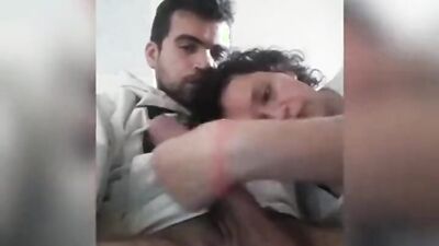 Guy gets a lesson in how a good blowjob is