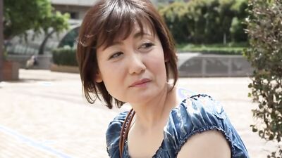 A Clean and Neat MILF Heals and Soothes, and Proceeds with Adultery in Love -2