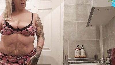 Bath time amateur MILF