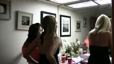 Some Girls Love To Eat PUSSY