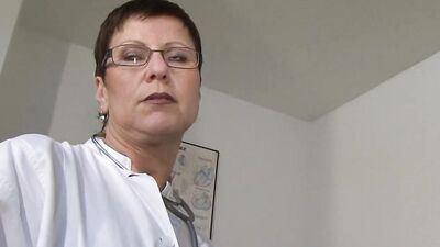 Gyno doctor satisfies herself horny on the gynecologist chair and has a violent orgasm